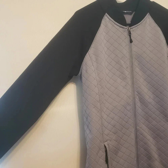 The North Face Womans Gray/Black  Quilted Jacket,M/M. - Picture 3 of 9